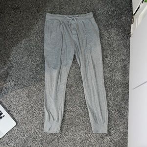 grey men’s sweatpants
